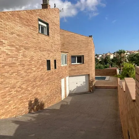 Chalet Grandioso En Castell De Pobla Montornes *