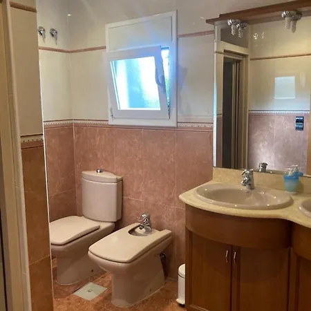 Chalet Grandioso En Castell De Pobla Montornes